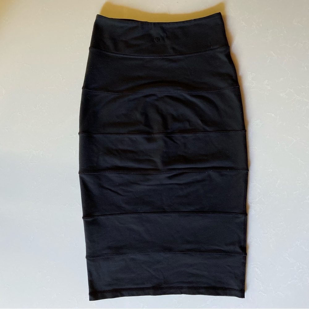 Lululemon Black Yoga Over Skirt in luon size 6 - Picture 2 of 7